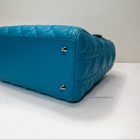 Medium Lady Dior in Turquoise - Picture 5 of 7